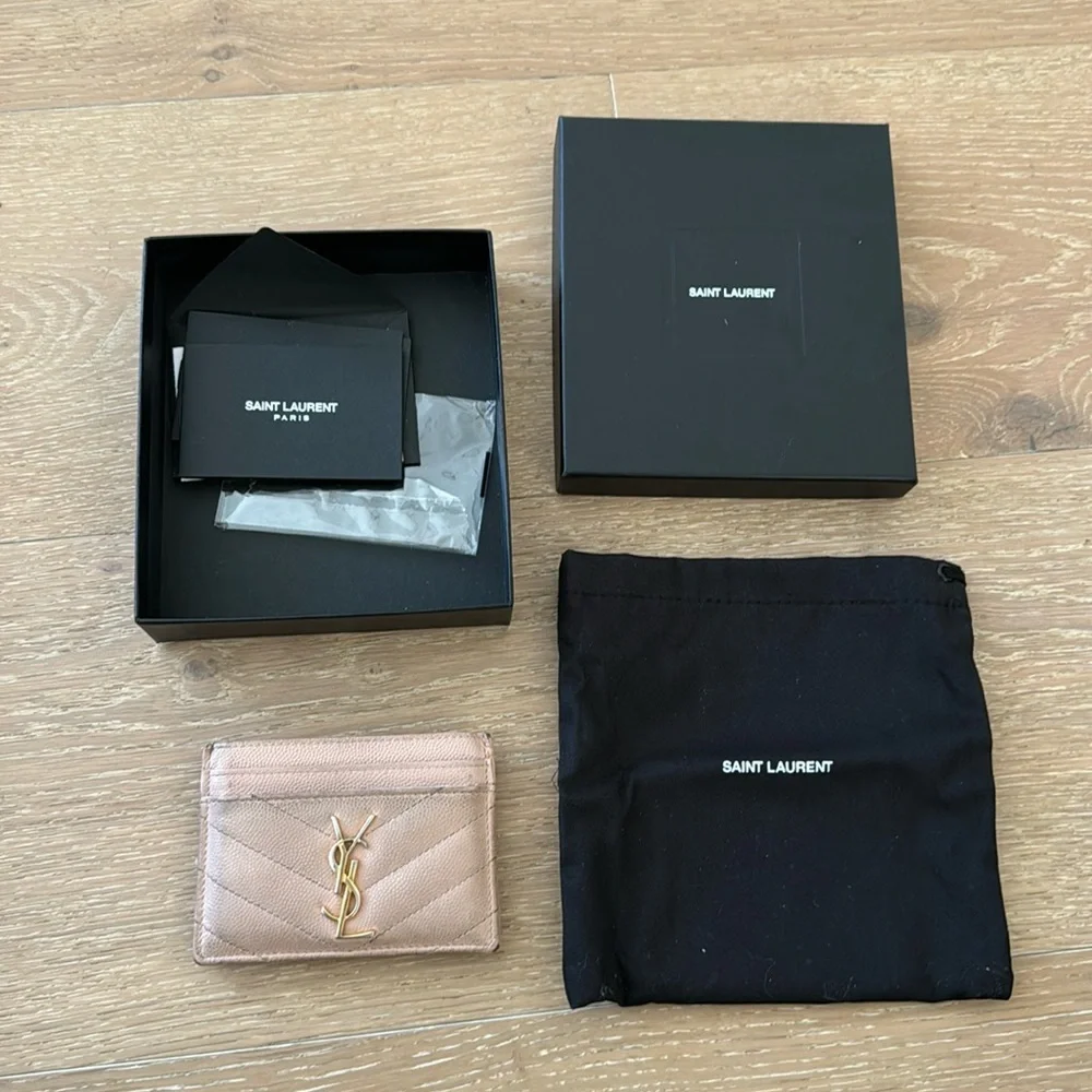 Saint Laurent Cassandre Matelasse Card Case in Lambskin in pink - Picture 2 of 10
